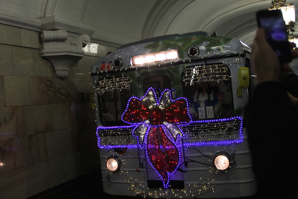 Московское метро работало круглосуточно в новогоднюю ночь впервые в истории
