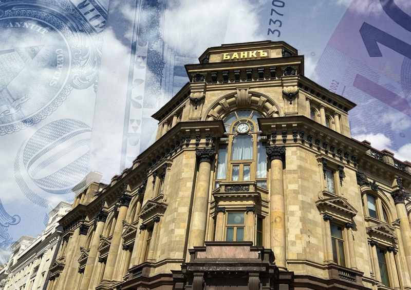 Финансовые аналитики объяснили, когда банки отменят комиссии за хранение валюты