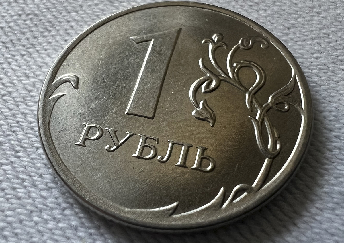 Рублю предрекают турбулентность в 2024 году