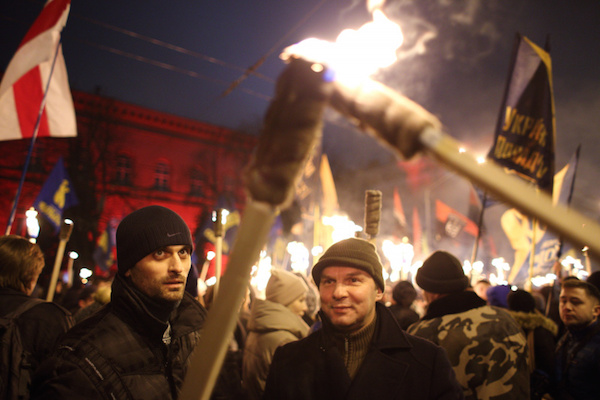 Украина встретила Новый год факельными шествиями штурмовиков