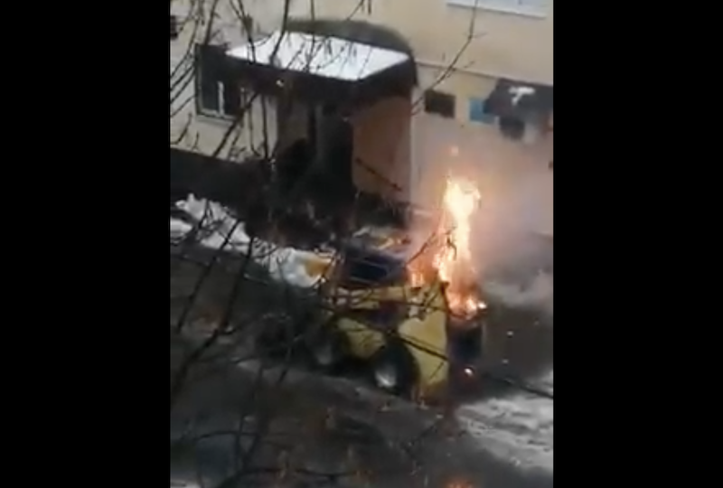 На юго-западе Москвы загорелась снегоуборочная техника