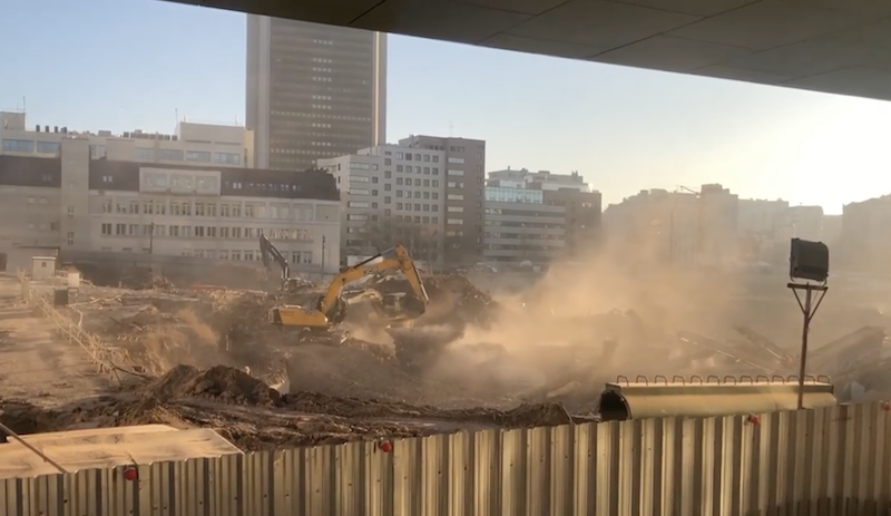 Москвичи пожаловались на пыль от переработки строительного мусора на месте реконструкции СК «Олимпийский»