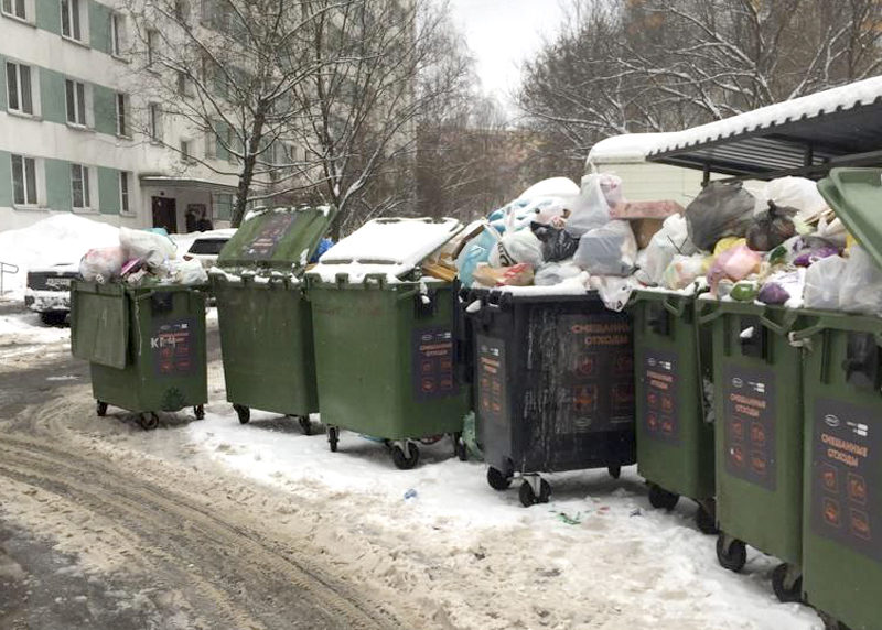 Стала известна причина невывоза мусора в районе Марьино