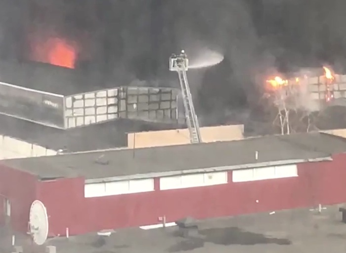 На складах в Чертаново произошел крупный пожар