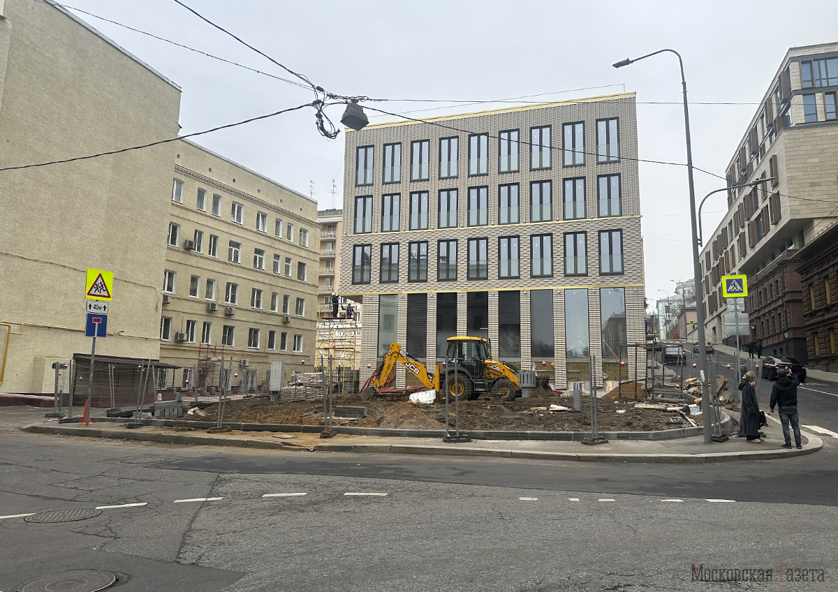 Застройщик начал благоустройство территории в Серебряническом переулке