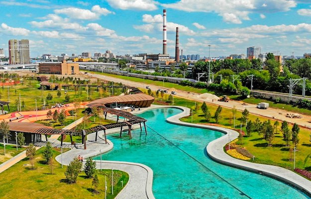 Голубая лагуна на промзоне «ЗИЛа»: Собянин открыл парк «Тюфелева роща»