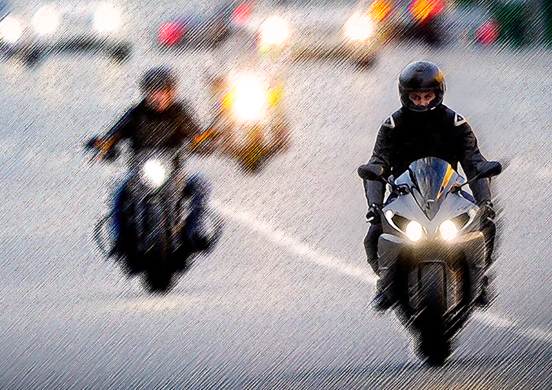 Автоэксперты рассказали, как мотоциклистам передвигаться по оживленным трассам без риска создания ДТП