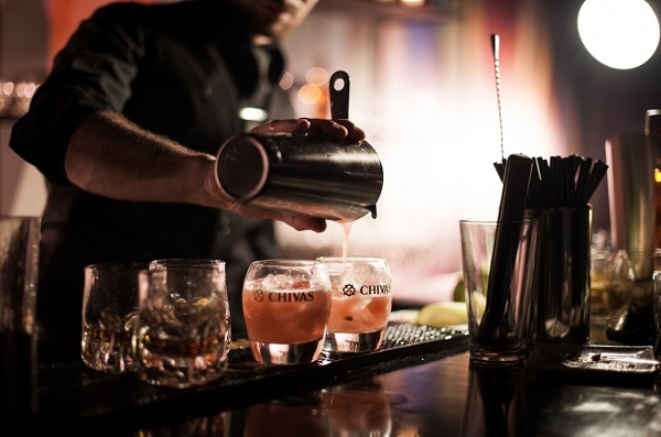 barman-cocktail-evenementiel-1024x680.jpg