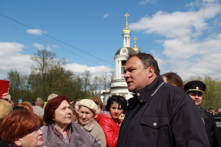 На митинге в Кузьминках Петр Толстой развеял мифы о реновации