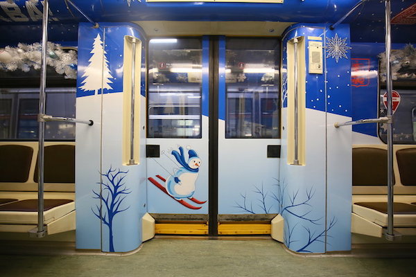 Еще один новогодний поезд запустили на Кольцевой линии метро 