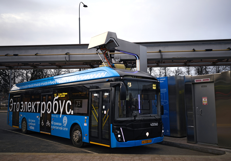 В районе Зюзино после строительства опор новой контактной троллейбусной сети троллейбусы заменили на электробусы