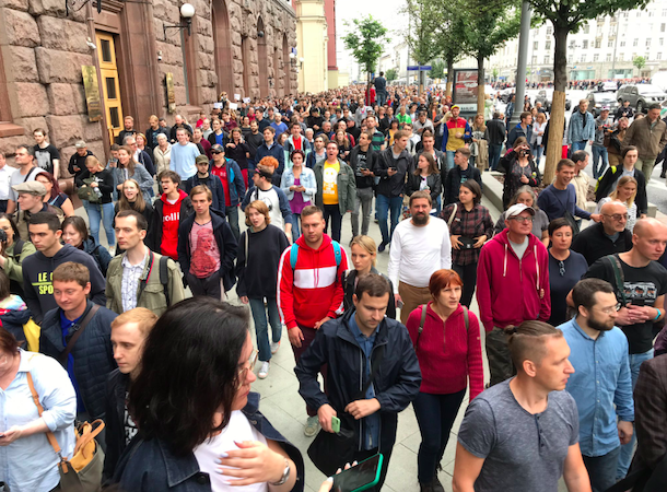 В Москве проходит акция в поддержку независимых кандидатов в Мосгордуму