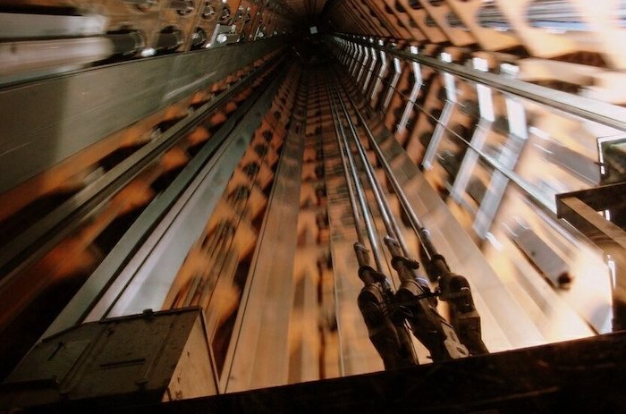 СКР проверяет информацию о падении лифта на юго-западе Москвы