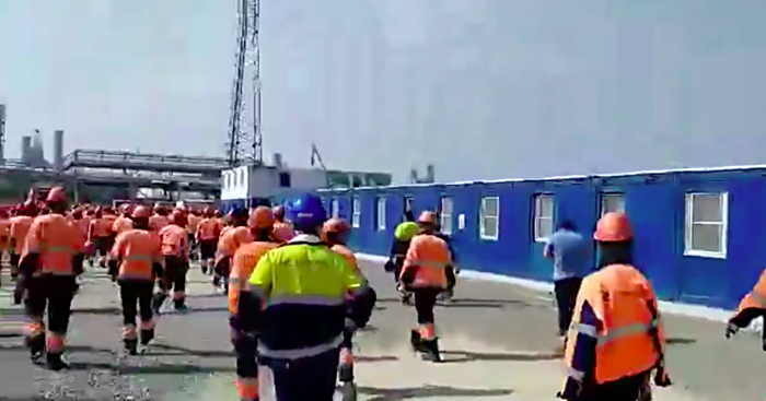 СМИ: в Амурской области рабочие разгромили офис компании, строящей газоперерабатывающий завод