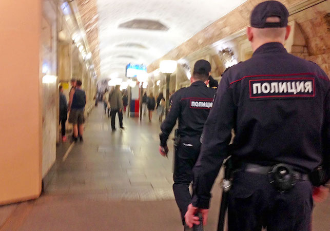 В Москве двое бывших полицейских получили тюремный срок за незаконное задержание прохожего