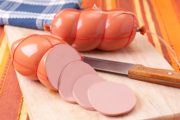 Защита «Докторской»: популярный сорт колбасы прошел проверку на качество 