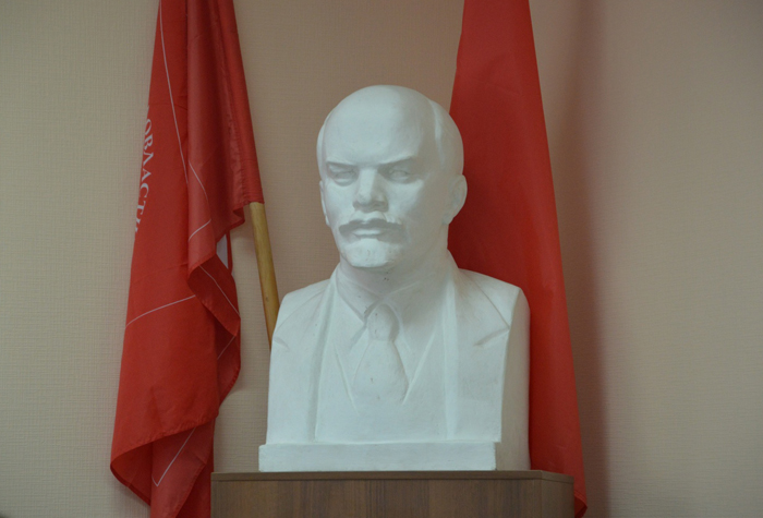 День рождения Ленина коммунисты отмечают нарушением регламента, песнями, а также интернет-собраниями