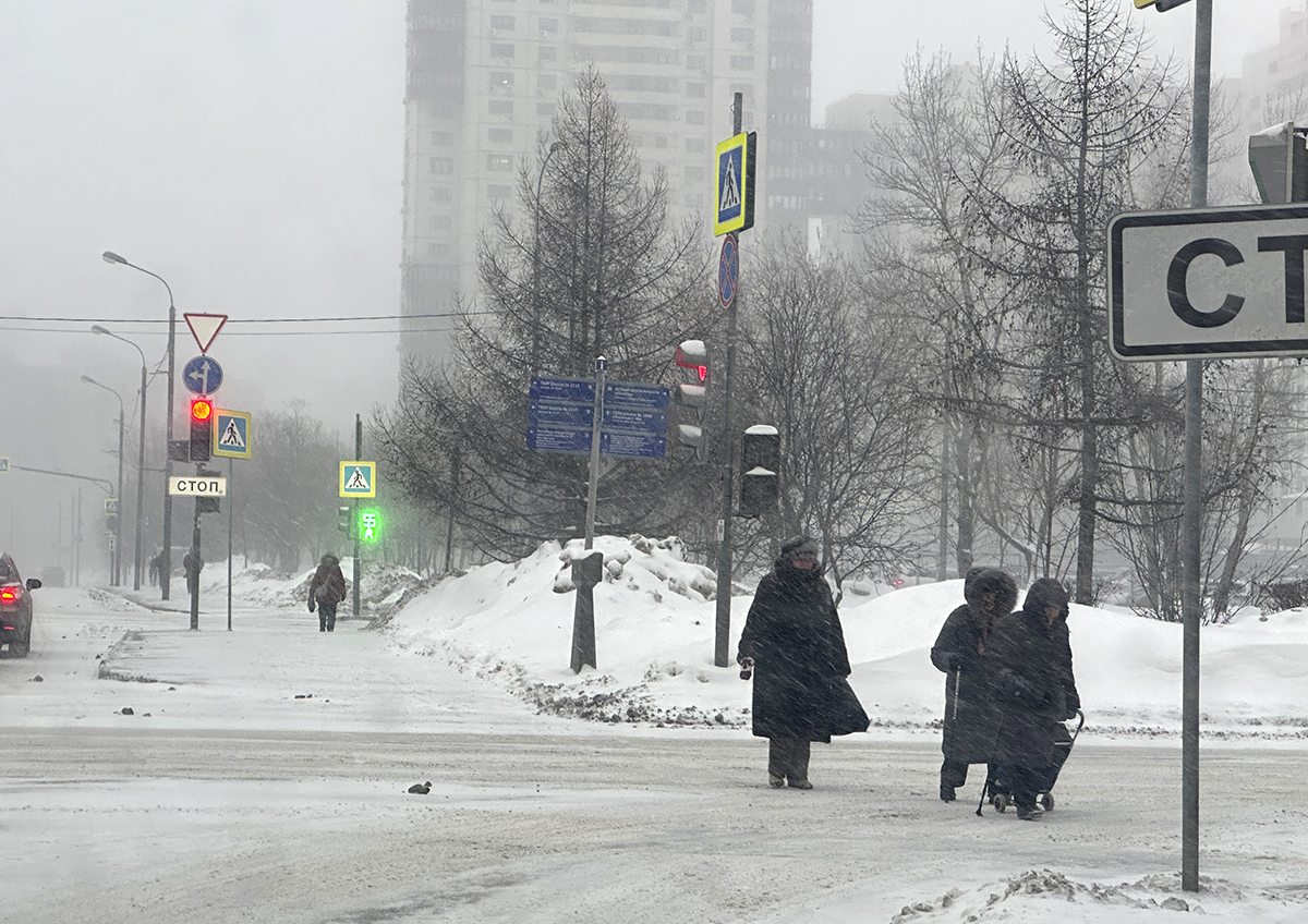 На Москву обрушился мощный снегопад: что происходит в аэропортах