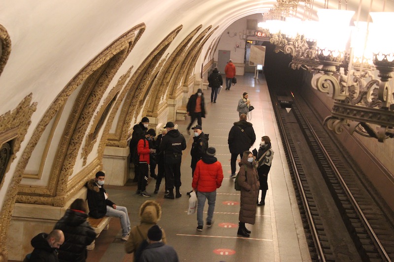 На «Таганско-Краснопресненской» линии метро приостановлено движение поездов