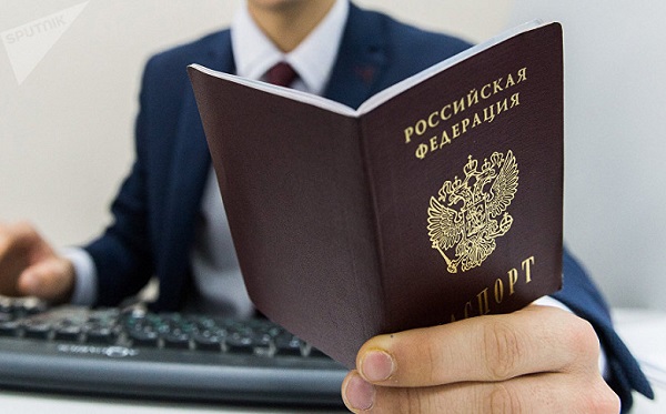 Госдума наделила Путина новыми полномочиями: президент будет сам решать, кому выдать российский паспорт
