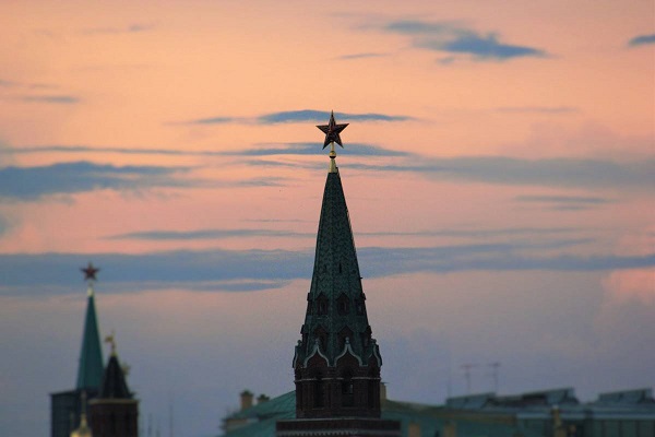 Оппозиция надеется, что поссорит кремлевские башни друг с другом?