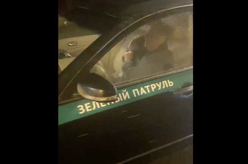 «Похожи на ФСИН или ФСБ»: «Зелёный патруль» хотят оштрафовать на полмиллиона за надписи на автомобиле