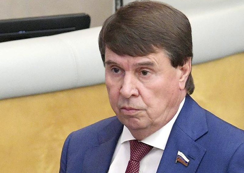 Инициативу сенатора Цекова запретить упоминать имена уехавших из России назвали опасной и нереализуемой