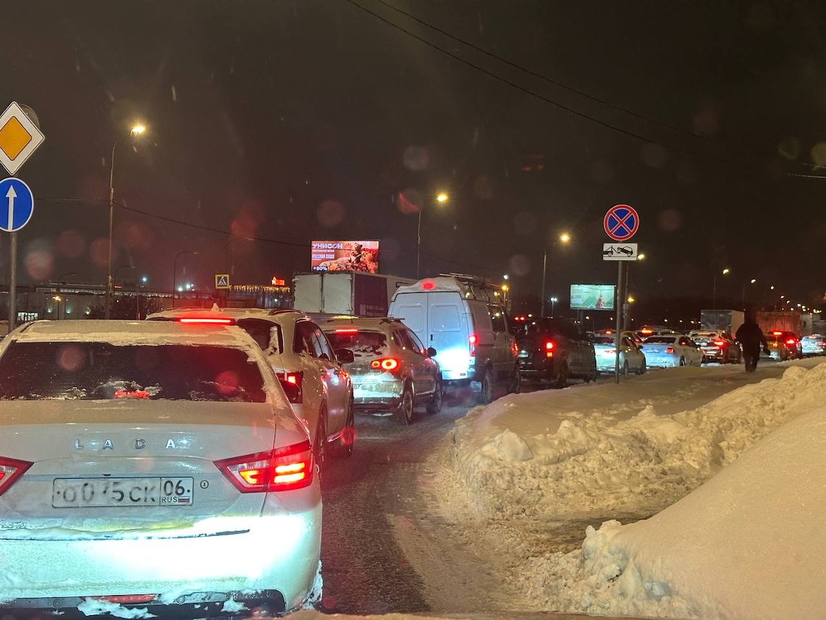 На съезде с Бесединского шоссе на МКАД образовалась многочасовая пробка