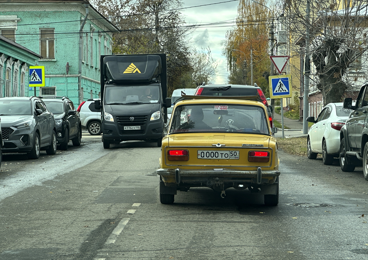 Старые автомобили достают из закромов