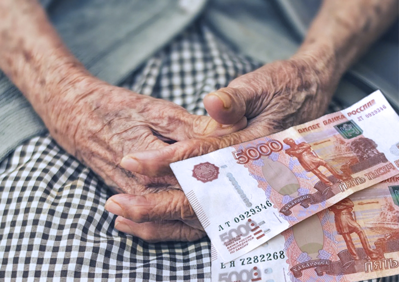 Навигатор, палки и икра: что можно купить пенсионеру на «путинские» 10 тысяч