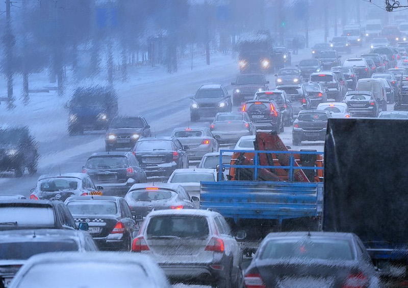 Московских водителей предупредили о самых загруженных улицах