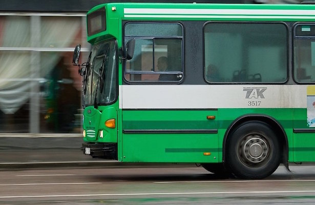 В столичных автобусах начали тестировать систему фиксации резких торможений