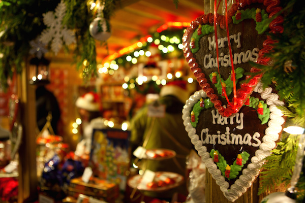 Назван самый дешевый город в Европе для рождественского шоппинга