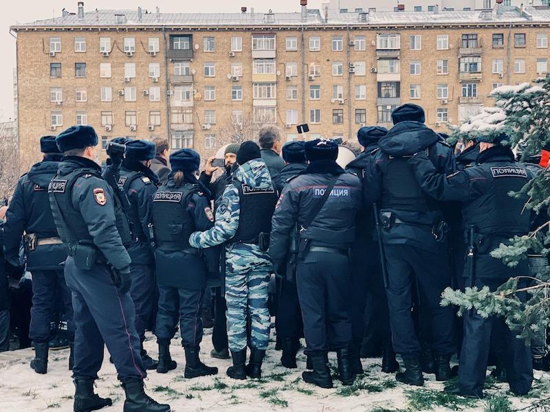 Встреча с депутатом Рашкиным против «дистанционки» состоялась, несмотря на действия полиции 
