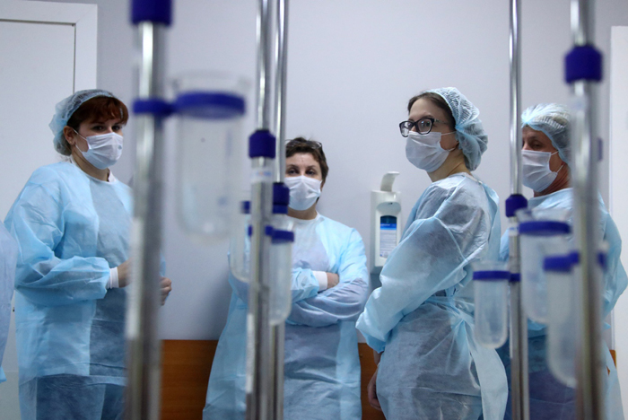 Медработники смоленского госпиталя пожаловались на невыплату зарплат 
