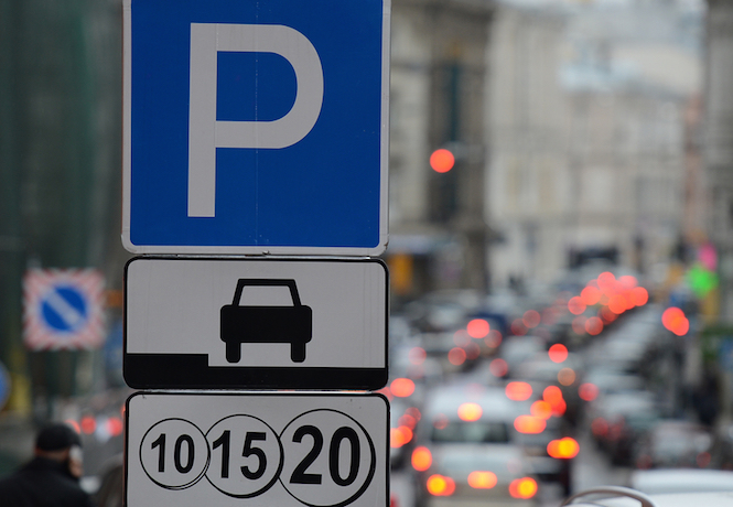 На 206 улицах Москвы расширится платная парковка