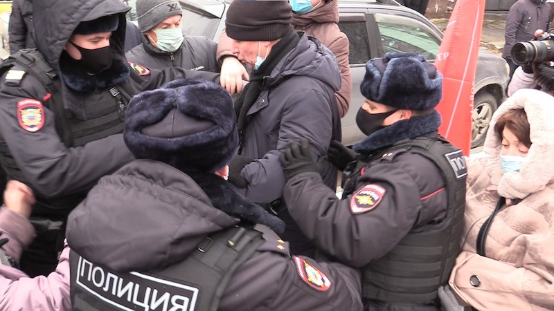В Северном Медведково на встрече с депутатом Госдумы против уплотнительной застройки задержан его помощник