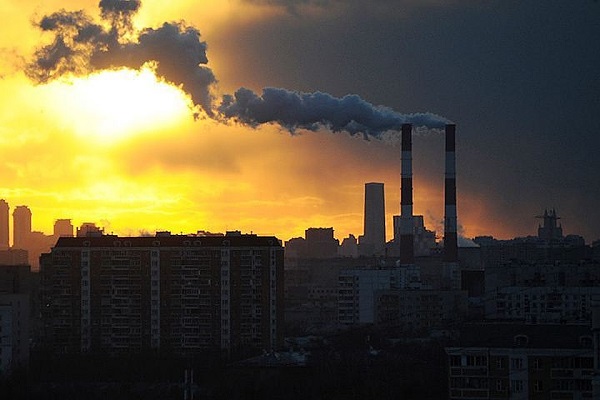 В Москве уровень сероводорода в воздухе превысил норму в три раза