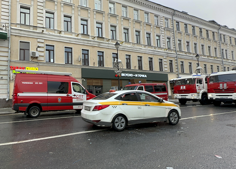 Спецмашины и спасатели в центре Москвы: что случилось сегодня на Маросейке