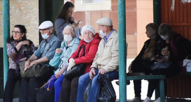 Москвичи потребовали отменить блокировку социальных карт пожилых и инвалидов в связи с COVID-19