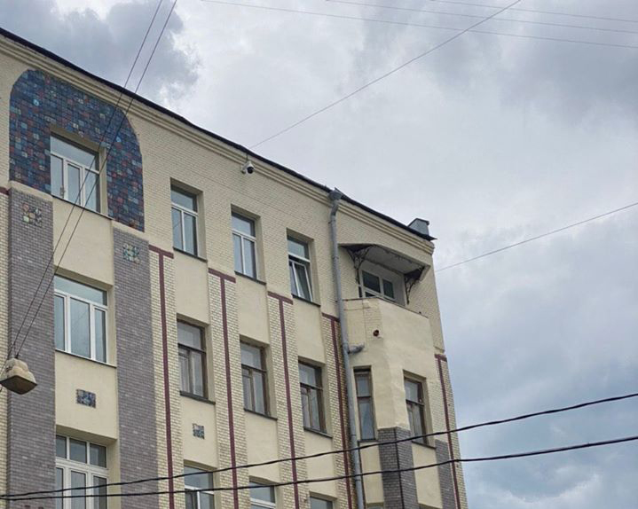 В Таганском районе закрасили историческую плитку фасада доходного дома