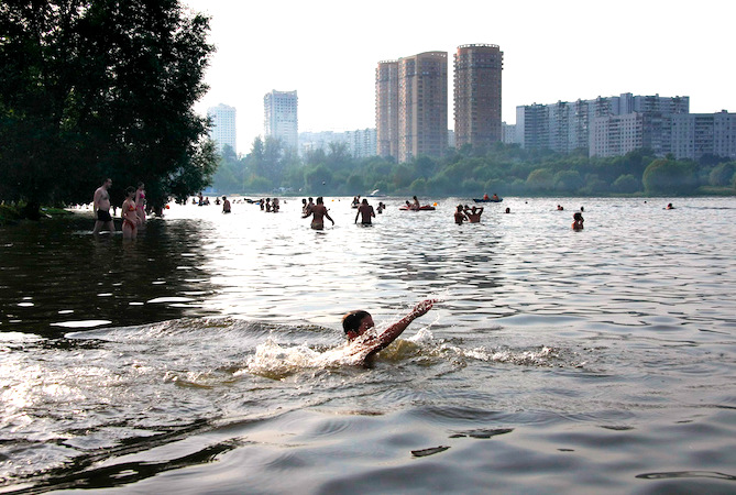 Синоптик: в конце недели в Москве можно открывать купальный сезон
