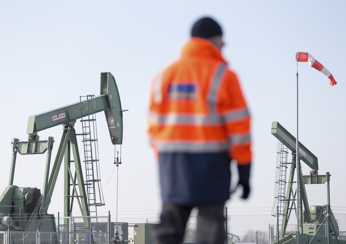 Цены на нефть и прибыли РФ могут измениться в случае обострения ситуации на Ближнем Востоке