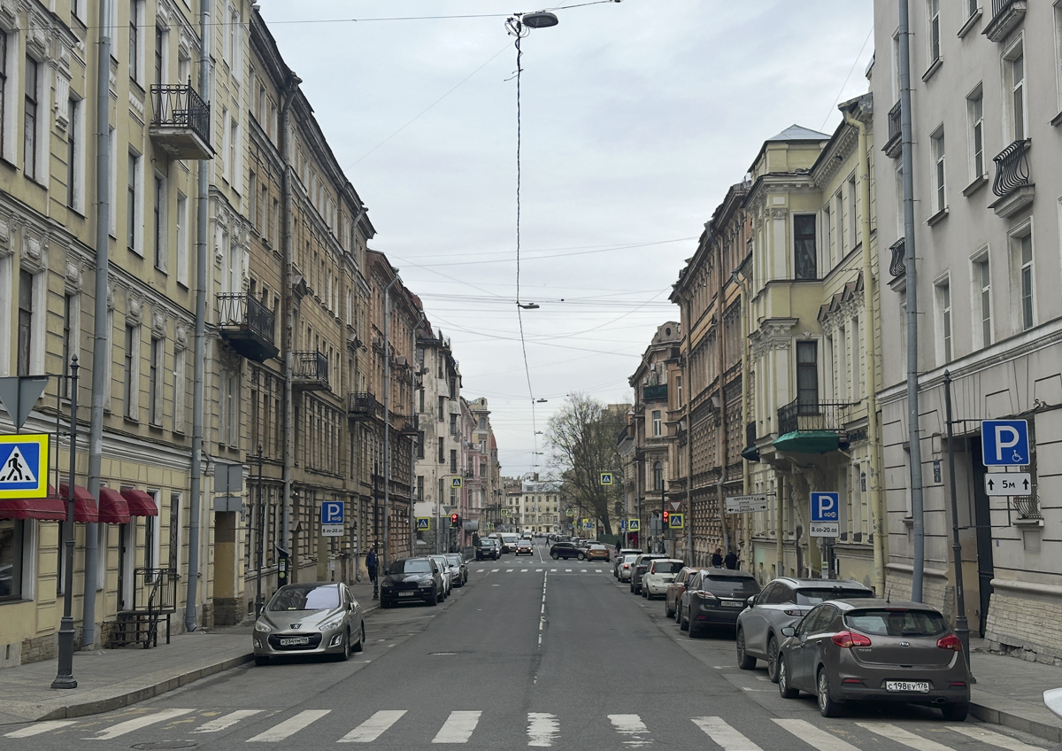 Названы причины провалов асфальта в Санкт-Петербурге