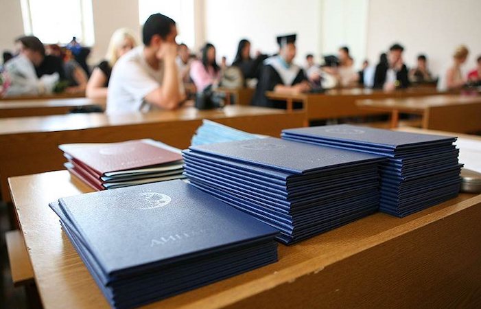 Популярность высшего образования в России падает