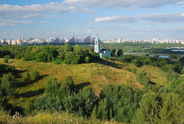  Активисты и москвичи встали на защиту природного парка «Крылатские холмы»