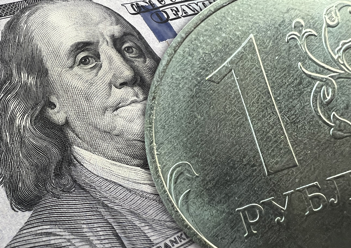 Экономисты объяснили, почему рубль невозможно отвязать от курса доллара